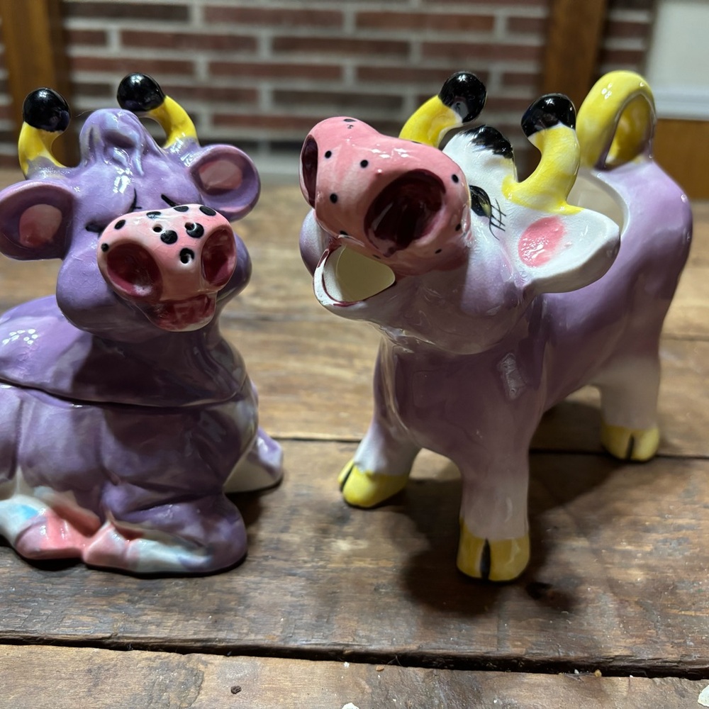 Thames Purple Cow Creamer and Sugar Set